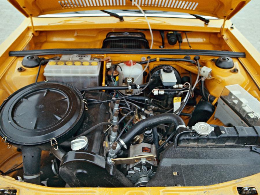 Моторный отсек Audi 80 GT (B1) 1973 года  (фото 3 из 4)